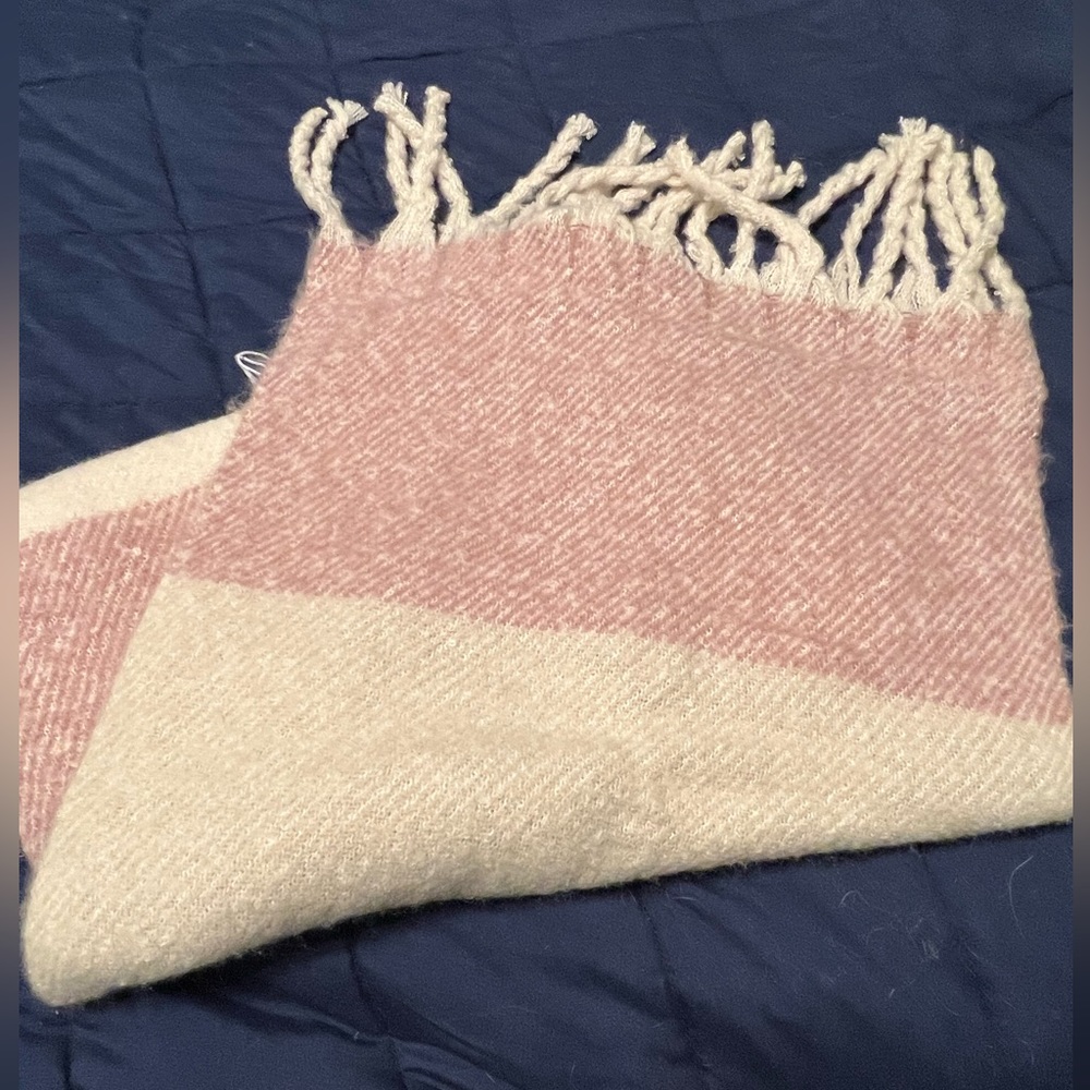 NWT wide scarf